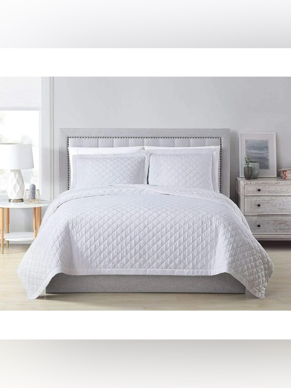 White Quilted king 3 piece Bedspread Set